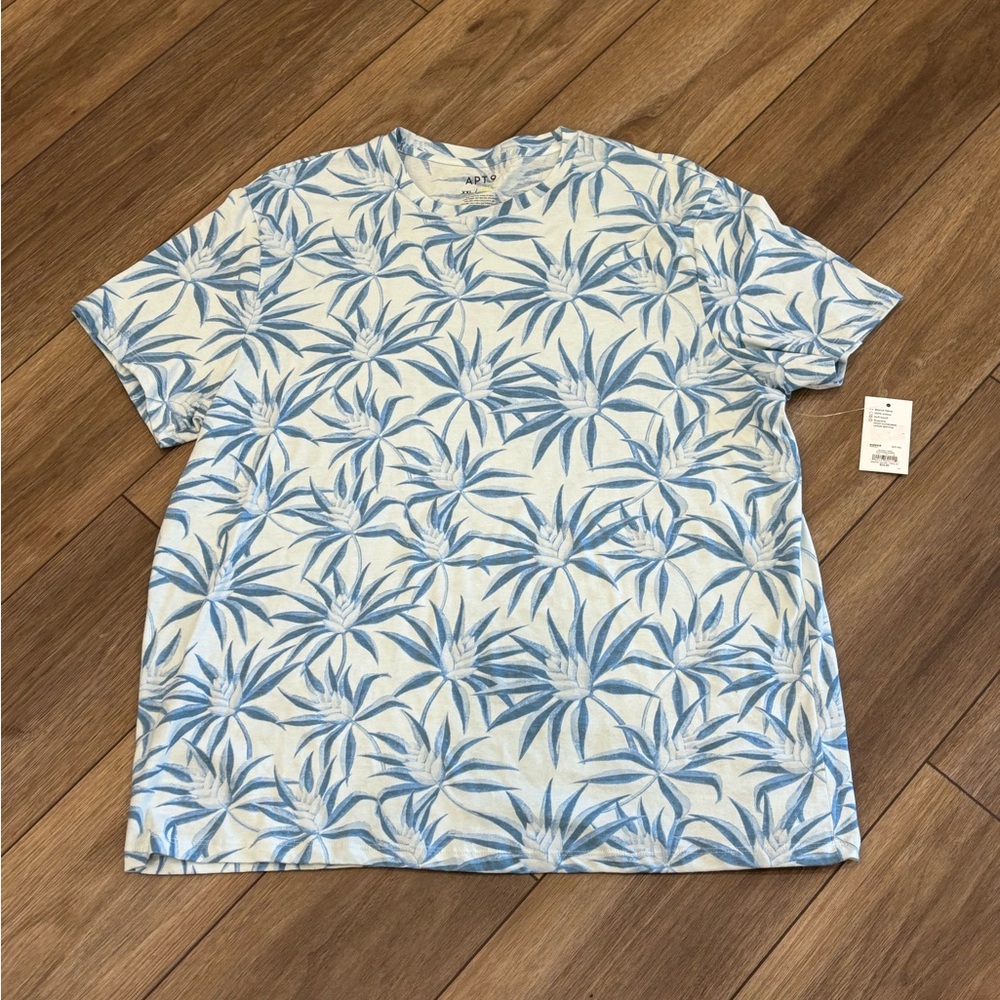 Apt. 9 Blue and White Short Sleeve Tee Tropical Design